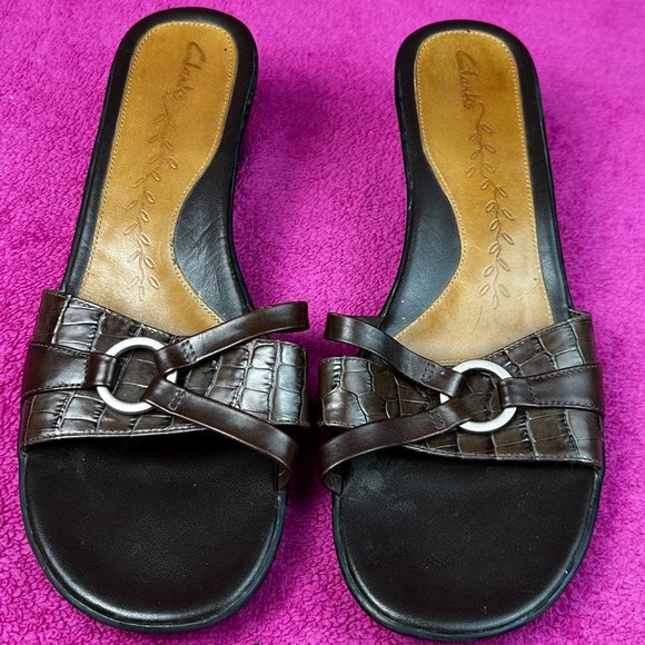 Clarks slides sandals Barely Worn 9M  | Leather Sandals (used) - Picture 6 of 9